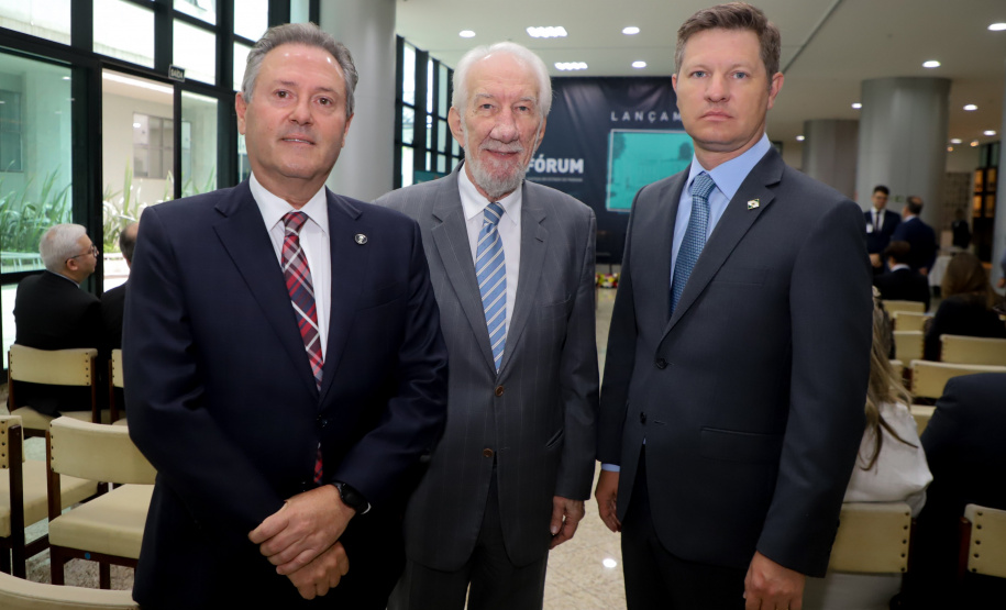 O governador em exercício Darci Piana participou nesta segunda-feira (19), em Curitiba, do lançamento de um projeto do Tribunal de Justiça do Estado do Paraná (TJPR) para instalação de pontos de atendimento remoto em municípios que não são sedes de suas comarcas.