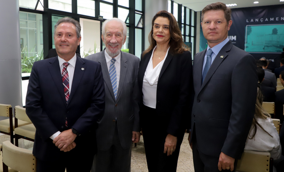 O governador em exercício Darci Piana participou nesta segunda-feira (19), em Curitiba, do lançamento de um projeto do Tribunal de Justiça do Estado do Paraná (TJPR) para instalação de pontos de atendimento remoto em municípios que não são sedes de suas comarcas.