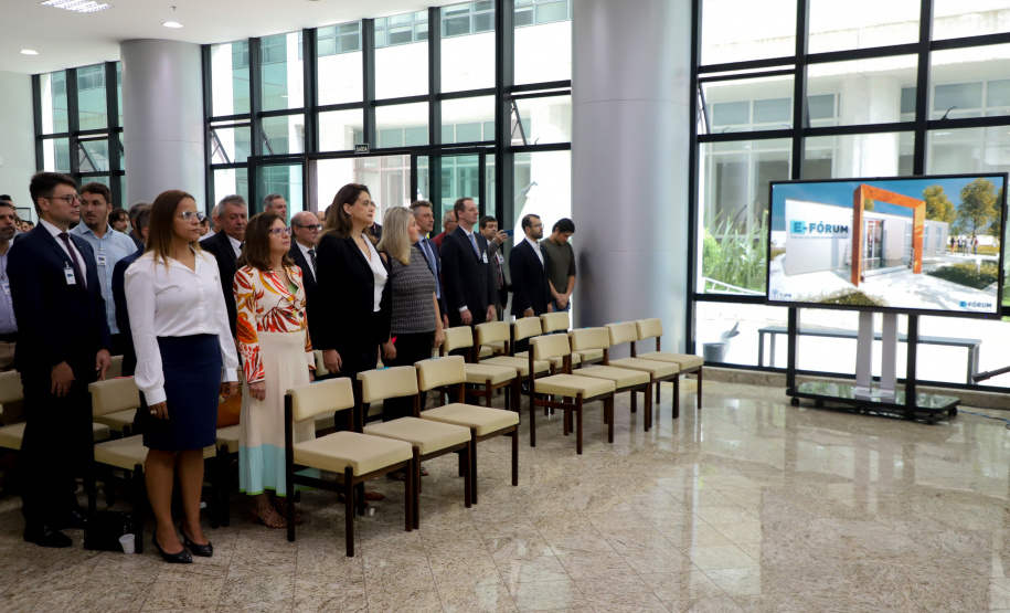 O governador em exercício Darci Piana participou nesta segunda-feira (19), em Curitiba, do lançamento de um projeto do Tribunal de Justiça do Estado do Paraná (TJPR) para instalação de pontos de atendimento remoto em municípios que não são sedes de suas comarcas.
