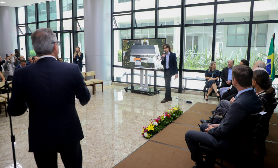 O governador em exercício Darci Piana participou nesta segunda-feira (19), em Curitiba, do lançamento de um projeto do Tribunal de Justiça do Estado do Paraná (TJPR) para instalação de pontos de atendimento remoto em municípios que não são sedes de suas comarcas.