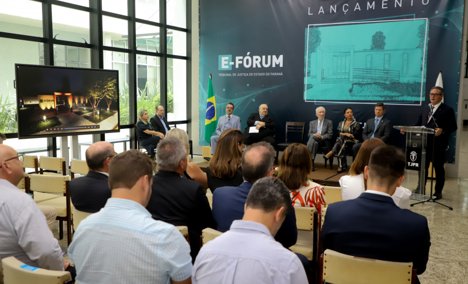 O governador em exercício Darci Piana participou nesta segunda-feira (19), em Curitiba, do lançamento de um projeto do Tribunal de Justiça do Estado do Paraná (TJPR) para instalação de pontos de atendimento remoto em municípios que não são sedes de suas comarcas.