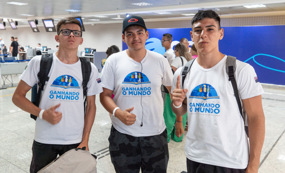 Embarque dos alunos do programa Ganhando o Mundo.