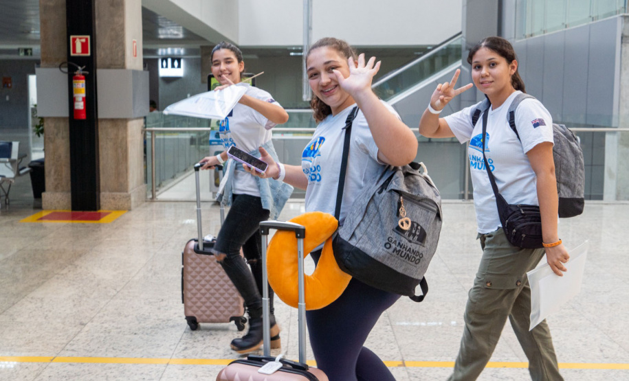 Embarque dos alunos do programa Ganhando o Mundo.