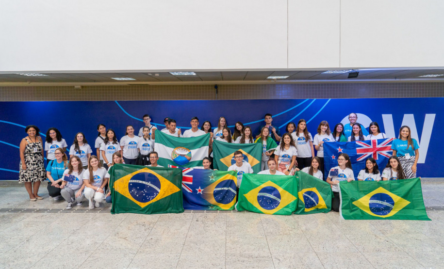 Embarque dos alunos do programa Ganhando o Mundo.