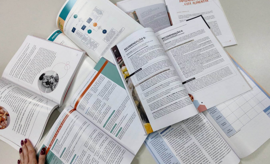 Saúde intensifica cuidados às pessoas com sobrepeso e obesidade com entrega de material informativo em todo Paraná