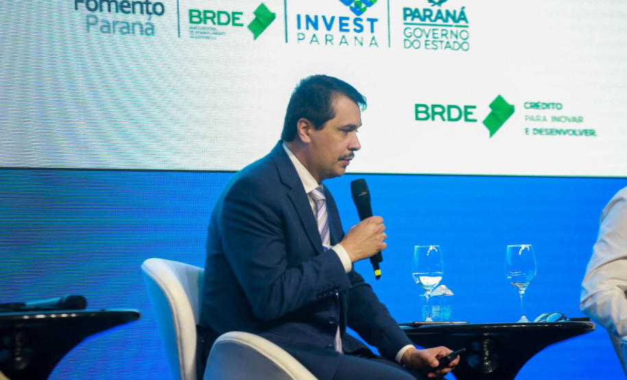 Sistema Paranaense de Fomento destaca importância do crédito e investimentos em painel sobre desenvolvimento
