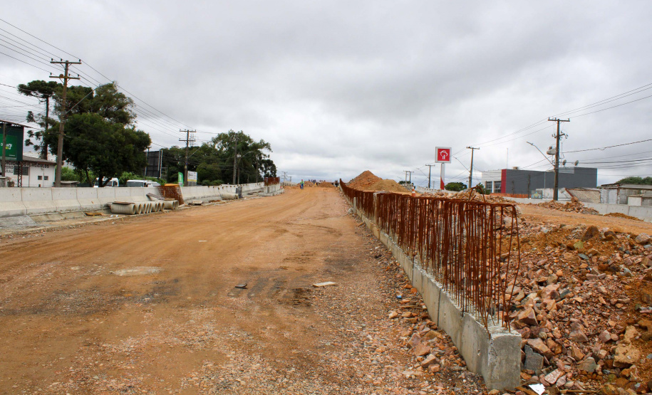 Novo viaduto de São José dos Pinhais atinge marca de 72,7% de execução