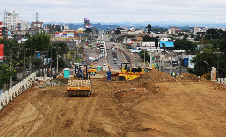 Novo viaduto de São José dos Pinhais atinge marca de 72,7% de execução