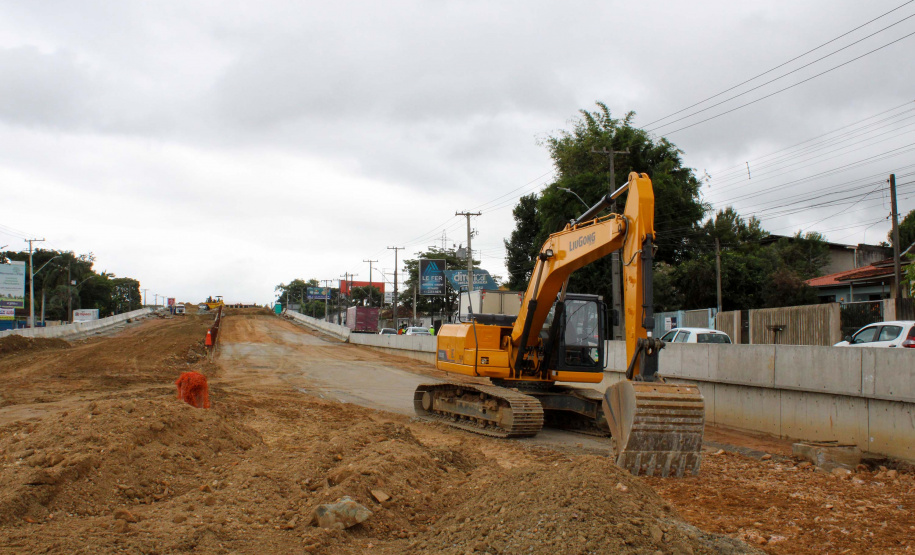 Novo viaduto de São José dos Pinhais atinge marca de 72,7% de execução