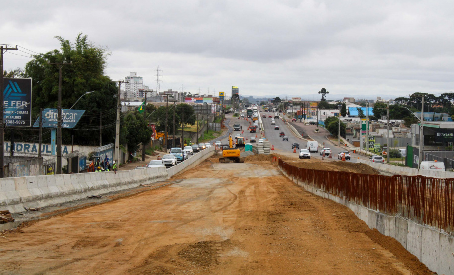 Novo viaduto de São José dos Pinhais atinge marca de 72,7% de execução