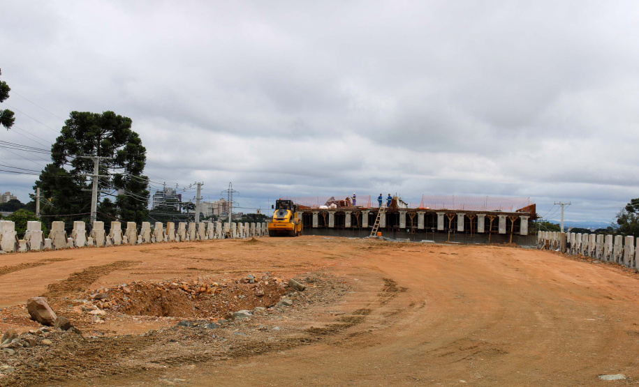 Novo viaduto de São José dos Pinhais atinge marca de 72,7% de execução