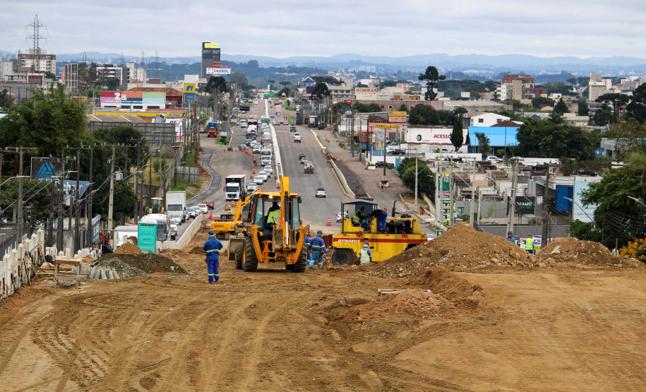 Novo viaduto de São José dos Pinhais atinge marca de 72,7% de execução