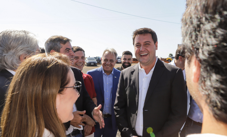 O governador Carlos Massa Ratinho Junior participou nesta quinta-feira (14) do lançamento da pedra fundamental do novo empreendimento do grupo J.Macêdo em Londrina, no Norte do Estado.
