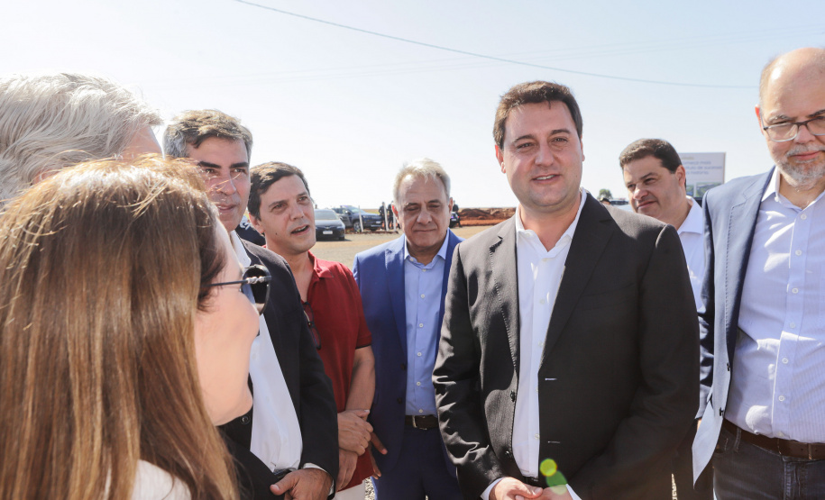 O governador Carlos Massa Ratinho Junior participou nesta quinta-feira (14) do lançamento da pedra fundamental do novo empreendimento do grupo J.Macêdo em Londrina, no Norte do Estado.