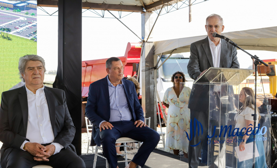 O governador Carlos Massa Ratinho Junior participou nesta quinta-feira (14) do lançamento da pedra fundamental do novo empreendimento do grupo J.Macêdo em Londrina, no Norte do Estado.