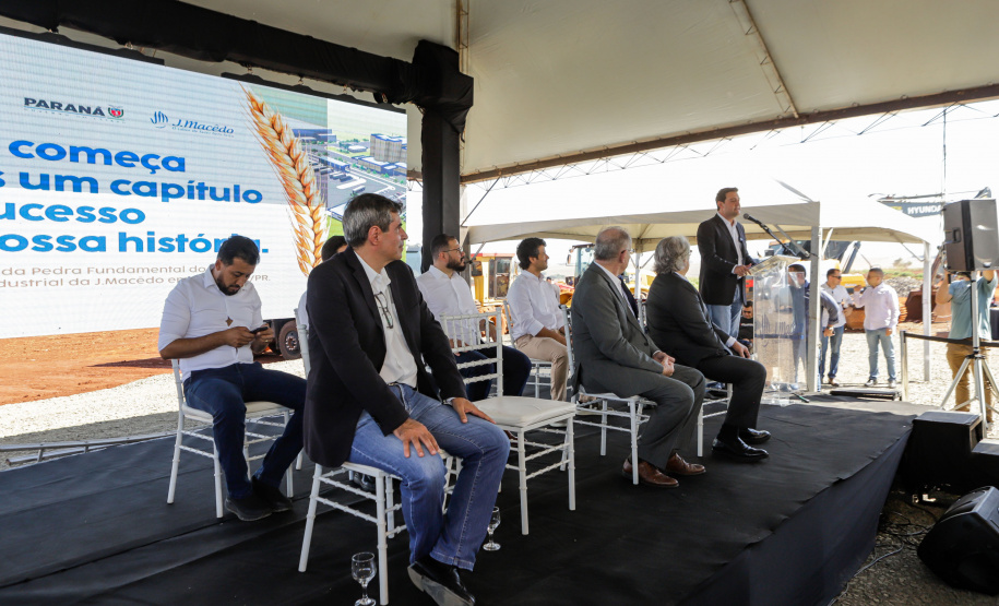 O governador Carlos Massa Ratinho Junior participou nesta quinta-feira (14) do lançamento da pedra fundamental do novo empreendimento do grupo J.Macêdo em Londrina, no Norte do Estado.