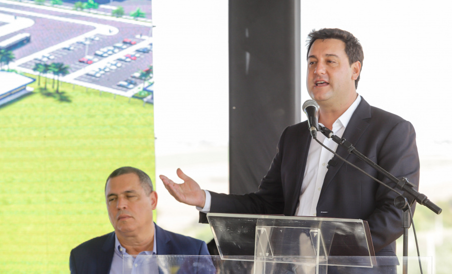 O governador Carlos Massa Ratinho Junior participou nesta quinta-feira (14) do lançamento da pedra fundamental do novo empreendimento do grupo J.Macêdo em Londrina, no Norte do Estado.