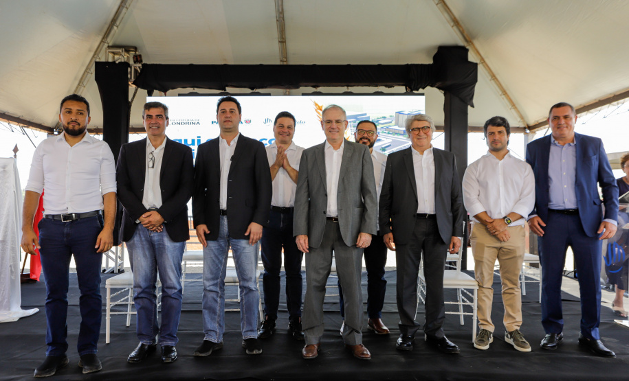 O governador Carlos Massa Ratinho Junior participou nesta quinta-feira (14) do lançamento da pedra fundamental do novo empreendimento do grupo J.Macêdo em Londrina, no Norte do Estado.
