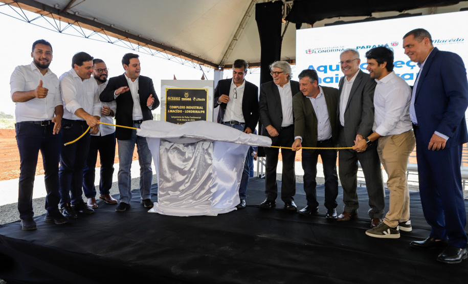 O governador Carlos Massa Ratinho Junior participou nesta quinta-feira (14) do lançamento da pedra fundamental do novo empreendimento do grupo J.Macêdo em Londrina, no Norte do Estado.