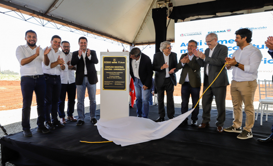 O governador Carlos Massa Ratinho Junior participou nesta quinta-feira (14) do lançamento da pedra fundamental do novo empreendimento do grupo J.Macêdo em Londrina, no Norte do Estado.