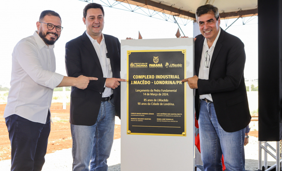 O governador Carlos Massa Ratinho Junior participou nesta quinta-feira (14) do lançamento da pedra fundamental do novo empreendimento do grupo J.Macêdo em Londrina, no Norte do Estado.