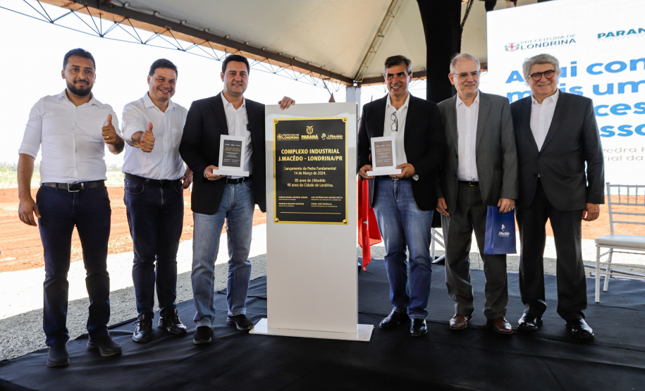 O governador Carlos Massa Ratinho Junior participou nesta quinta-feira (14) do lançamento da pedra fundamental do novo empreendimento do grupo J.Macêdo em Londrina, no Norte do Estado.