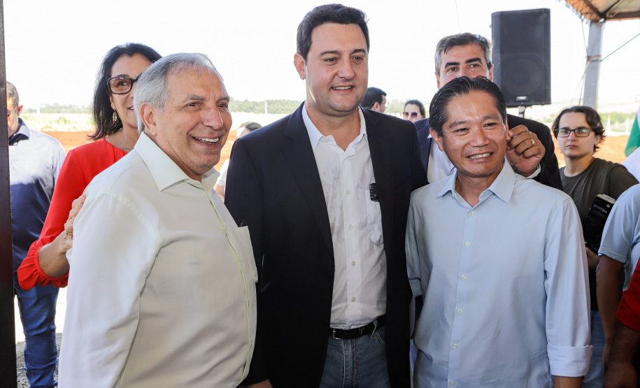 O governador Carlos Massa Ratinho Junior participou nesta quinta-feira (14) do lançamento da pedra fundamental do novo empreendimento do grupo J.Macêdo em Londrina, no Norte do Estado.