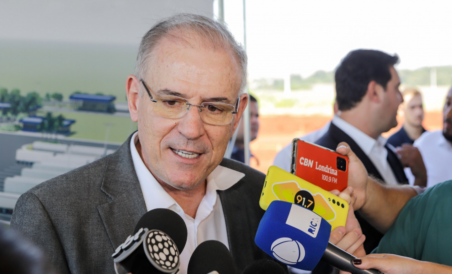 O governador Carlos Massa Ratinho Junior participou nesta quinta-feira (14) do lançamento da pedra fundamental do novo empreendimento do grupo J.Macêdo em Londrina, no Norte do Estado.