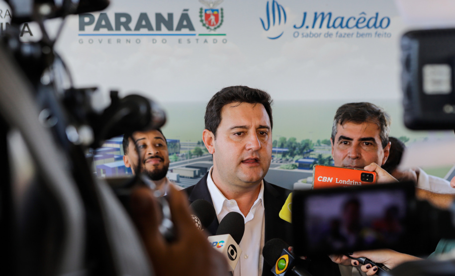 O governador Carlos Massa Ratinho Junior participou nesta quinta-feira (14) do lançamento da pedra fundamental do novo empreendimento do grupo J.Macêdo em Londrina, no Norte do Estado.