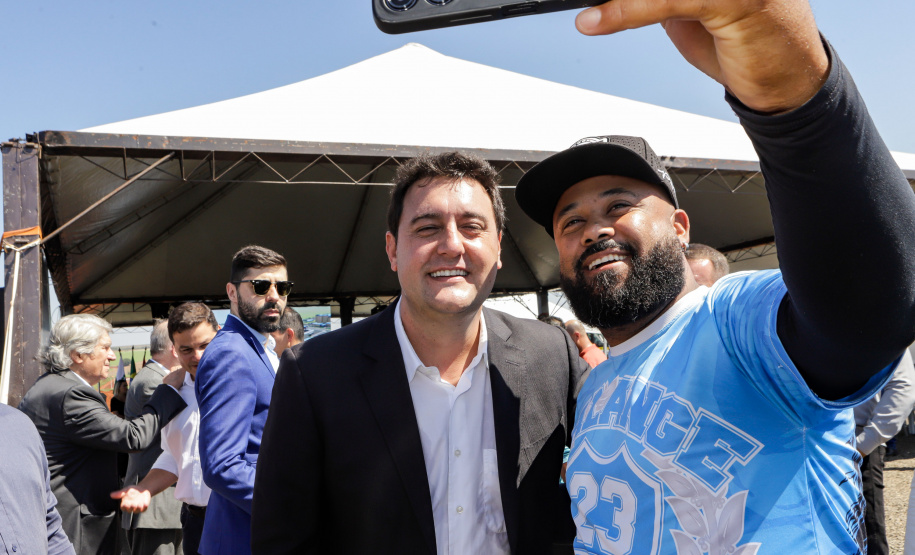 O governador Carlos Massa Ratinho Junior participou nesta quinta-feira (14) do lançamento da pedra fundamental do novo empreendimento do grupo J.Macêdo em Londrina, no Norte do Estado.