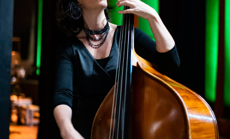 Da fundação às apresentações atuais, mulheres formam pilar fundamental da Orquestra Sinfônica do Paraná. Na foto, Fernanda.