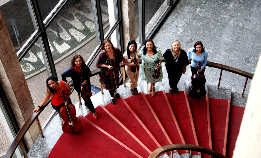 Da fundação às apresentações atuais, mulheres formam pilar fundamental da Orquestra Sinfônica do Paraná. Na foto, Fernanda.