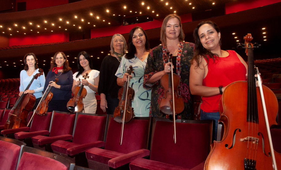 Da fundação às apresentações atuais, mulheres formam pilar fundamental da Orquestra Sinfônica do Paraná. Na foto, Fernanda.