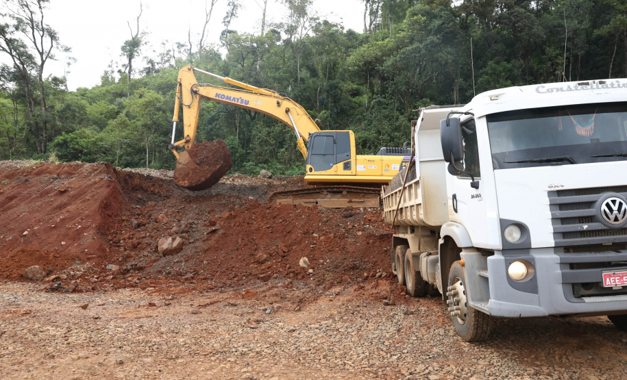 Recuperação da PR-170 avança durante período de interdição