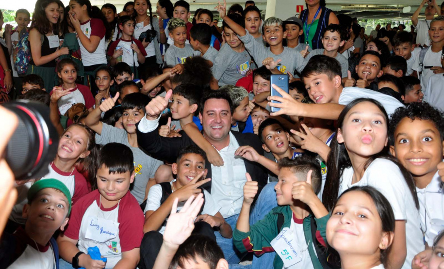 O governador Carlos Massa Ratinho Junior inaugurou nesta quarta-feira (13) a nova edição da exposição MON sem Paredes – Artistas Conquistam os Jardins, agora voltada ao público infantil.