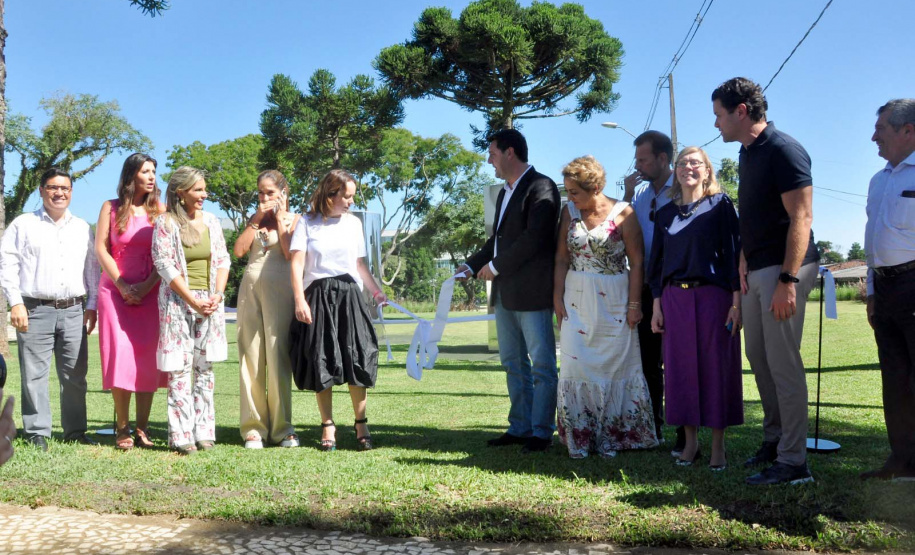 O governador Carlos Massa Ratinho Junior inaugurou nesta quarta-feira (13) a nova edição da exposição MON sem Paredes – Artistas Conquistam os Jardins, agora voltada ao público infantil.