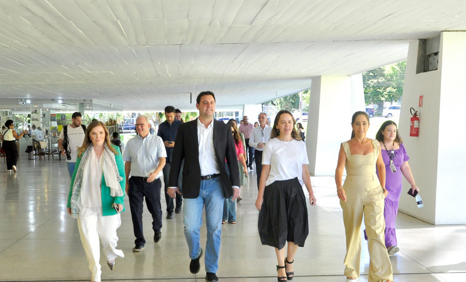 O governador Carlos Massa Ratinho Junior inaugurou nesta quarta-feira (13) a nova edição da exposição MON sem Paredes – Artistas Conquistam os Jardins, agora voltada ao público infantil.