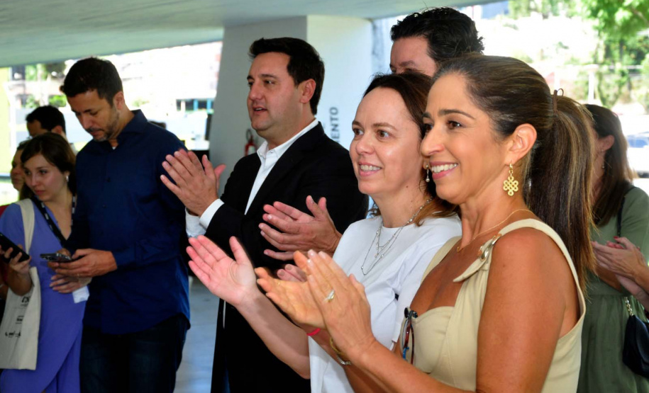 O governador Carlos Massa Ratinho Junior inaugurou nesta quarta-feira (13) a nova edição da exposição MON sem Paredes – Artistas Conquistam os Jardins, agora voltada ao público infantil.