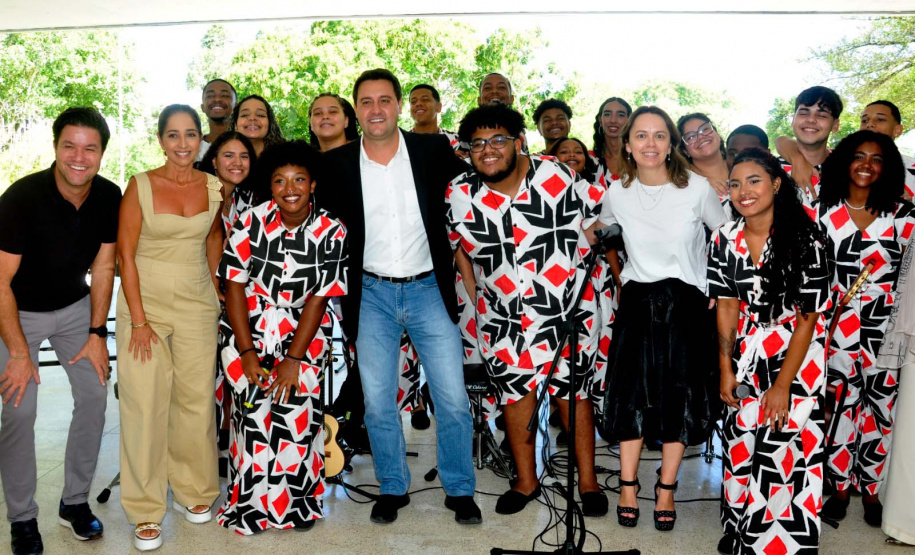 O governador Carlos Massa Ratinho Junior inaugurou nesta quarta-feira (13) a nova edição da exposição MON sem Paredes – Artistas Conquistam os Jardins, agora voltada ao público infantil.