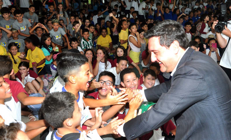 O governador Carlos Massa Ratinho Junior inaugurou nesta quarta-feira (13) a nova edição da exposição MON sem Paredes – Artistas Conquistam os Jardins, agora voltada ao público infantil.