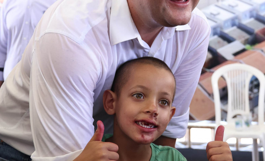 Governador Carlos Massa Ratinho Junior entraga casas em Ibiporã.
