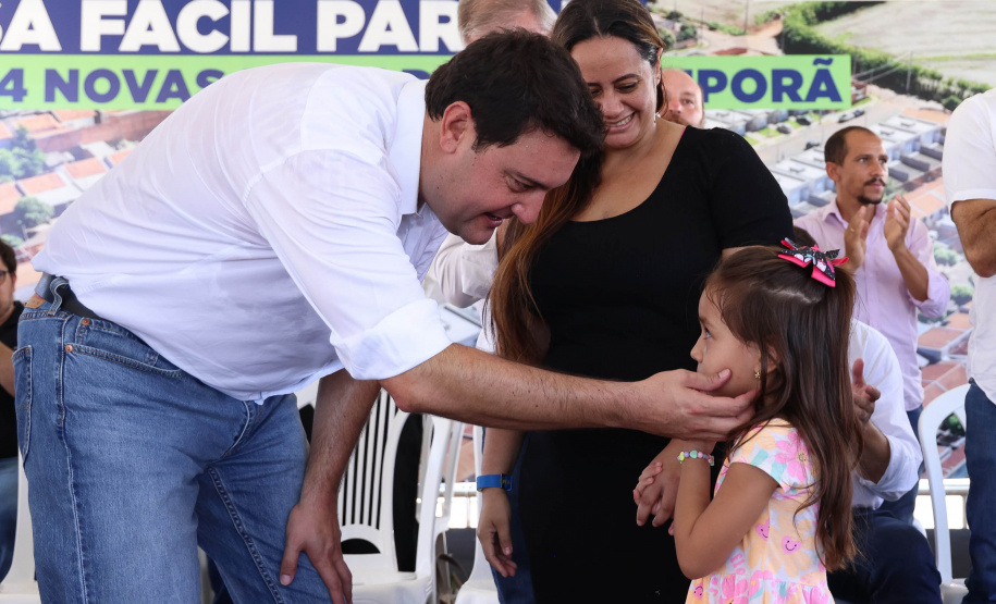 Governador Carlos Massa Ratinho Junior entraga casas em Ibiporã.