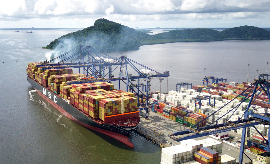 PORTO RECEBE MAIOR NAVIO