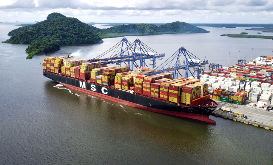 PORTO RECEBE MAIOR NAVIO