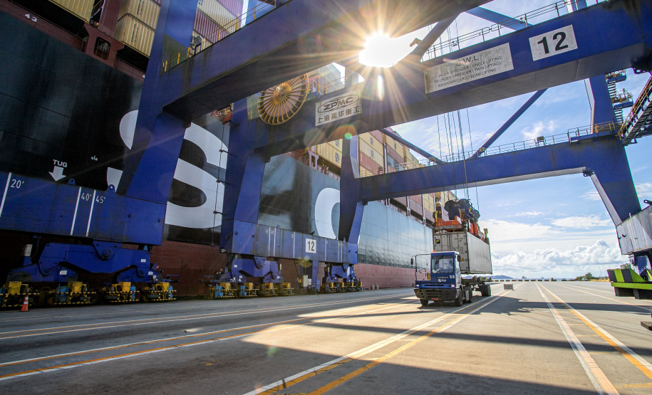 PORTO RECEBE MAIOR NAVIO