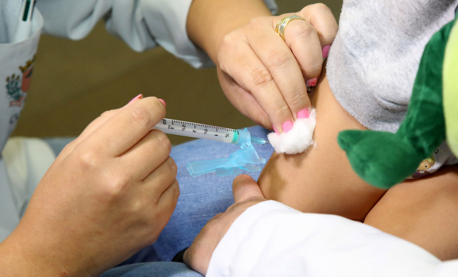 SESA APUCARANA INICIA VACINAÇÃO