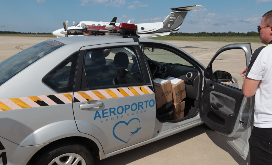 Avião da Casa Militar leva alimento especial para crianças internadas no Rio Grande do Sul