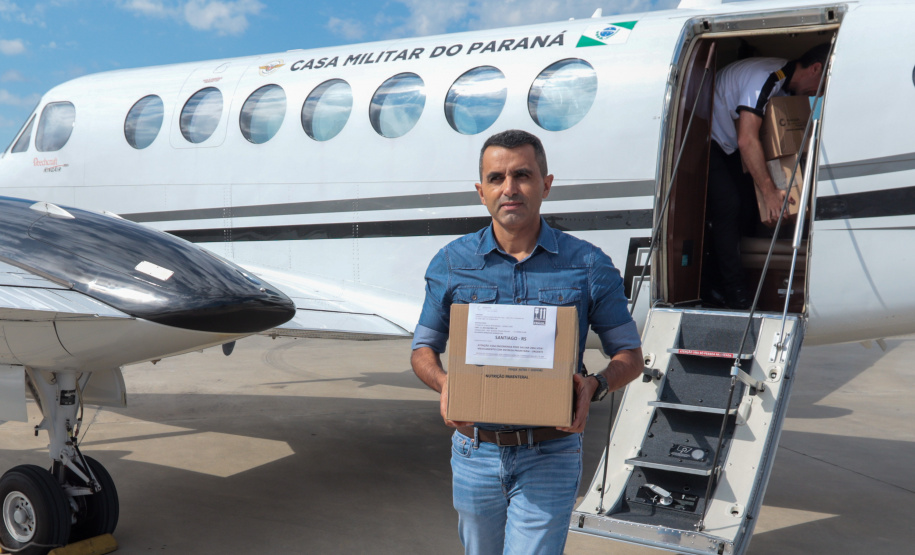 Avião da Casa Militar leva alimento especial para crianças internadas no Rio Grande do Sul