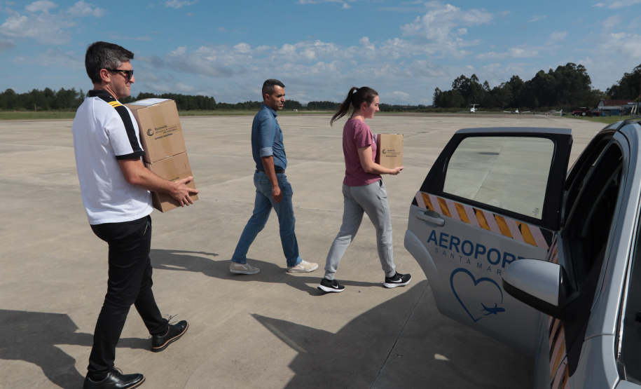 Avião da Casa Militar leva alimento especial para crianças internadas no Rio Grande do Sul