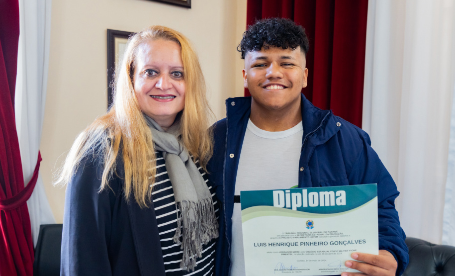 SEED ALUNOS TOMAM POSSE